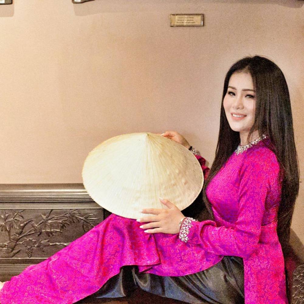 Meet your Posher, Debbie